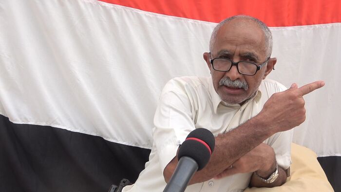 العقيد قايد افندي يدعو منتسبي الجيش الانحياز للوطن ويؤكد: الحوثي هو العدوان الحقيقي على اليمن
