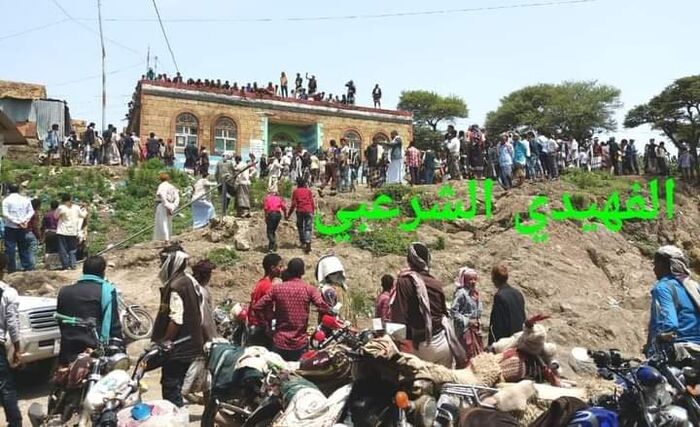 تعز | شرعب تنتفض بوجه المليشيا وابناءها يقتحمون إدارة الأمن ويطاردون قيادي عسكري حوثي برتبة لواء "تفاصيل"