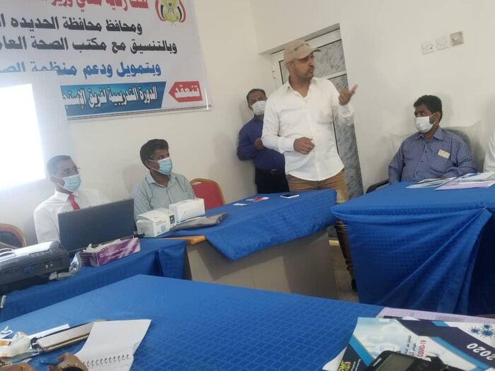 الحديدة | بحضور وكيل اول المحافظة.. اختتام دورة تدريب فرق الاستجابة الطارئة ومسؤلي الترصد بالخوخة