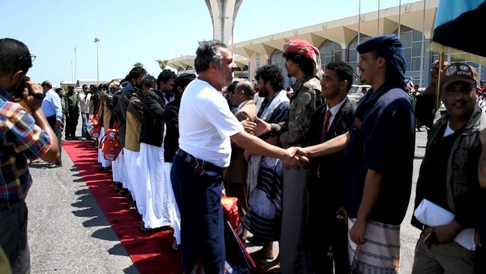 وصول أبطال القوات المشتركة المحررين من سجون مليشيا الحوثي إلى عدن "أسماء"