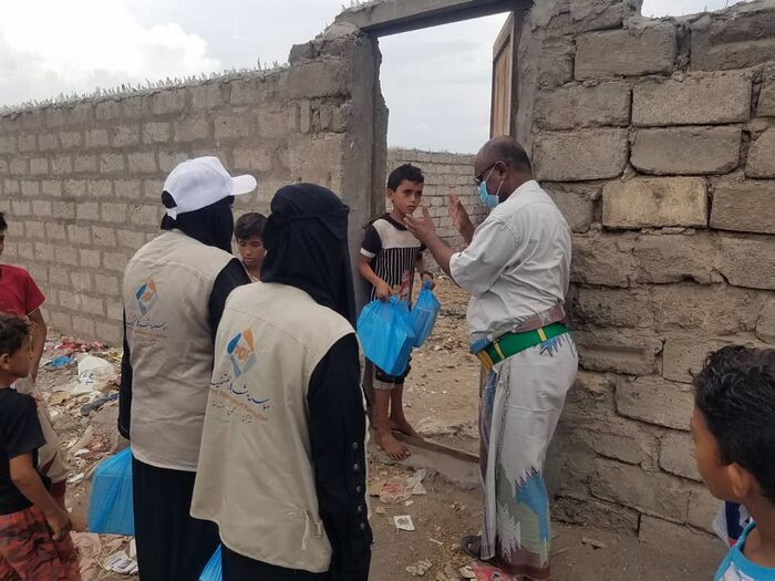 بدعم المقاومة الوطنية.. شركاء للتنمية تواصل "توزيع التمور" في الخوخة