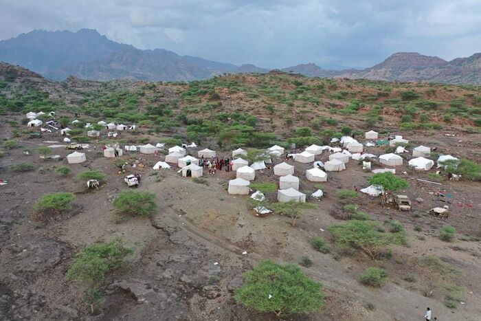 منظمة سمو تنفذ مشروع إيواء النازحين من مقبنة بدعم أبواب الخير