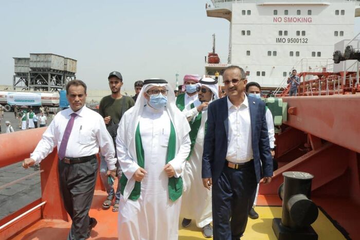 وصول الدفعة الثانية من منحة المشتقات النفطية السعودية إلى حضرموت