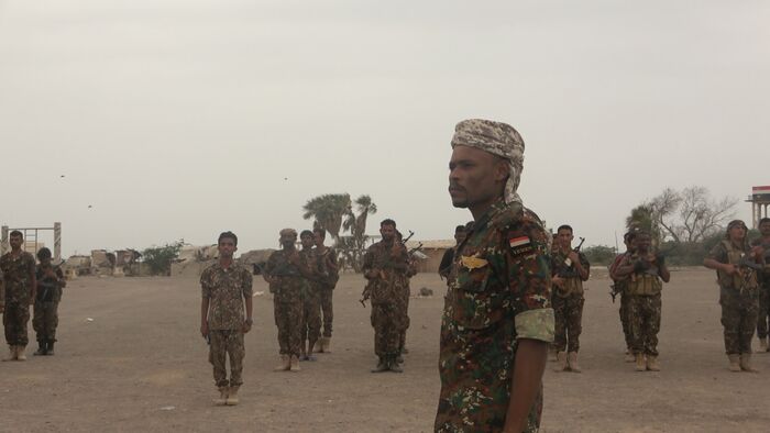 خلال زيارة عيدية.. العميد طليان : ما تحقق في إعادة بناء وتأهيل قوات الأمن في الساحل الغربي إنجاز كبير