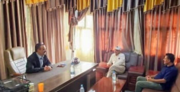 الأمين العام للمكتب السياسي يزور مكتب شؤون المنظمات ويشدد على إغاثة النازحين الجدد