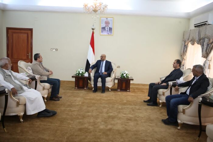 العميد طارق صالح يستقبل عدداً من قيادات التجمع اليمني للإصلاح بعدن