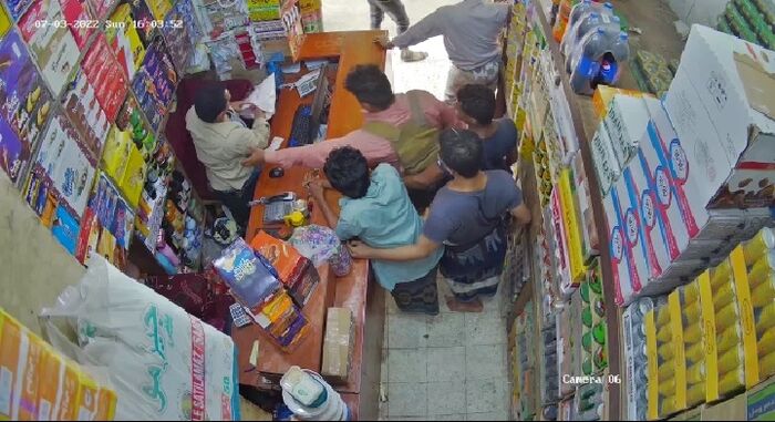 عصابة مسلحة تختطف التاجر "هشام الزريقي" وتجار تعز ينفذون اضرابا