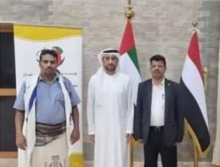 مدير عام مستشفى حريب بمأرب يبحث مع ممثل مؤسسة خليفه بن زائد للاعمال الانسانيه سبل اعادة تأهيل المستشفى