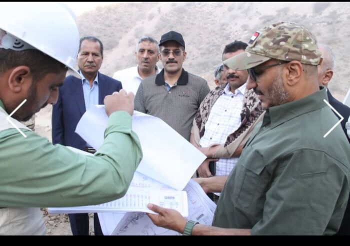 العميد طارق صالح يشدد على سرعة إنجاز مشروع طريق "كسر الحصار عن تعز"