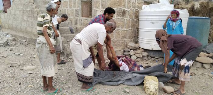 سقوط 12 قتيلا وجريحا في قصف حوثي استهدف حي سكني غربي تعز