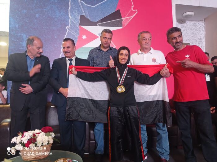 اليمنية سهام عامر تحصد ميداليتين ذهبيتين في البطولة الدولية المفتوحة للكيك بوكسنج للسيدات في الأردن