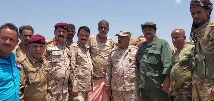 قائد المنطقة العسكرية الرابعة يتفقد الوحدات العسكرية في جبهات الضالع