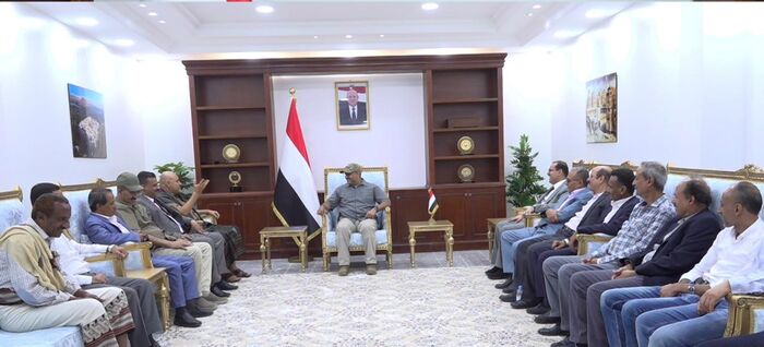 ‏العميد طارق صالح يترأس اجتماعًا في المخا للسلطة المحلية وقيادات فروع الأحزاب والتنظيمات السياسية بتعز