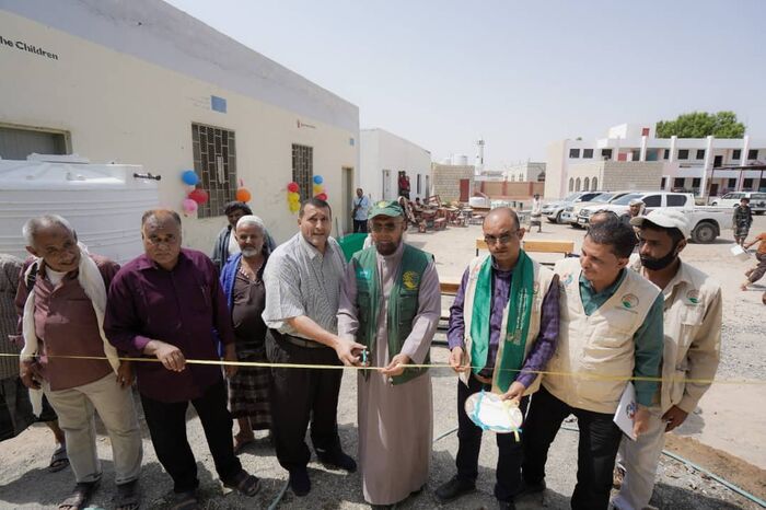 لحج.. فريق مركز الملك سلمان للإغاثة يسلم وزارة التربية والسلطة المحلية فصول دراسية في ثلاث مدارس