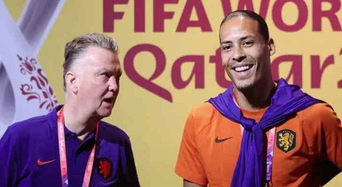 مدرب هولندا السابق "فان خال" يشكك في احقية ميسي بكأس العالم.. وقائد المنتخب الهولندي يرد