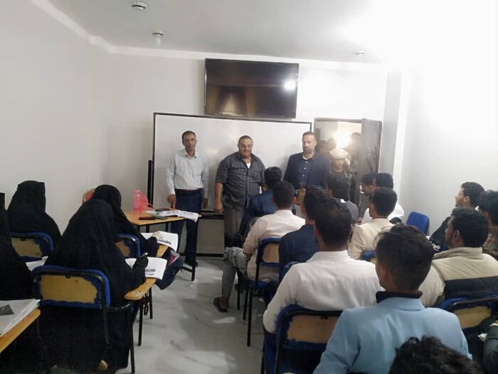 مدير عام قعطبة يتفقد سير العملية التعليمية في كلية النخبة للعلوم الطبية والتطبيقية في مريس
