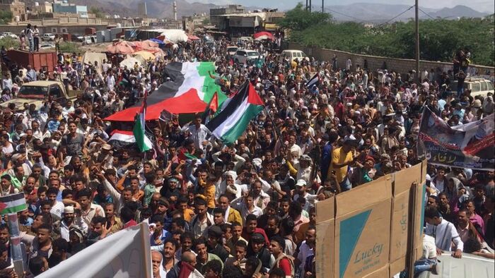قعطبة.. مظاهرات حاشدة تضامناً مع أبناء قطاع غزة وتنديداً بجرائم الاحتلال الإسرائيلي