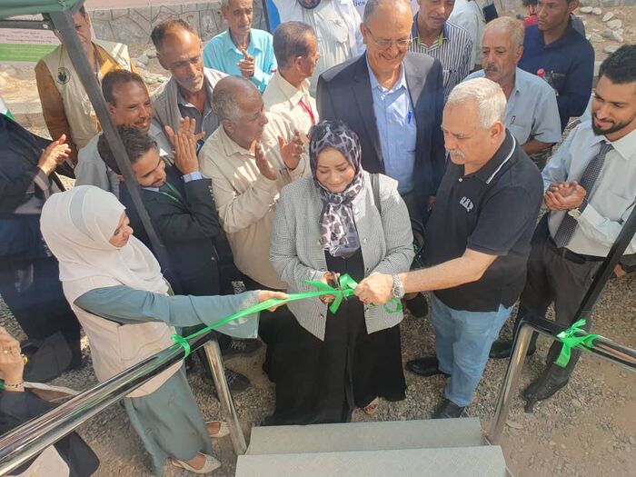 مدير صحة عدن يدشن العيادة الطبية المتنقلة المجانية لتقديم خدمات الرعاية الصحية الأولية للنساء والأطفال