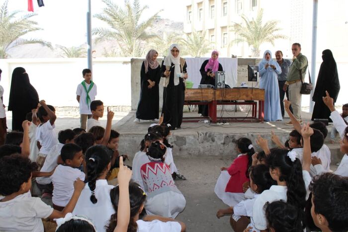 المركز الوطني للتثقيف والإعلام الصحي ينفذ نشاطا توعويا في مدرسة الجلاء بعدن