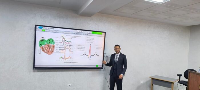 جامعة الحسن الأول تشهد مناقشة رسالة دكتوراه متميزة في الهندسة الطبية