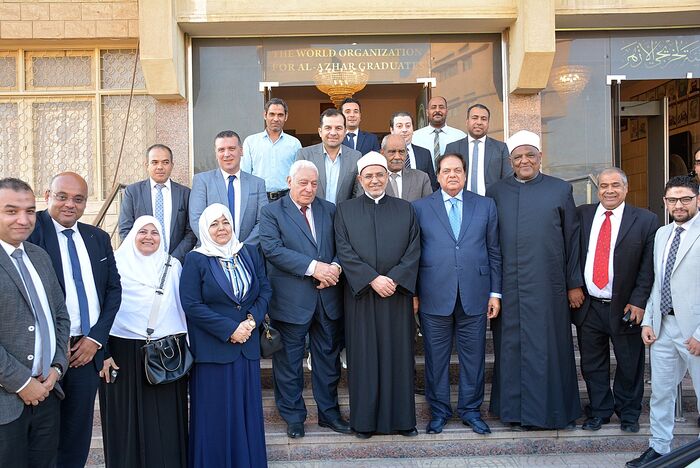 أبو العينين يزور "منظمة الخريجين" ويشيد بدور الأزهر ومؤسساته في مواجهة الفكر المتطرف و د. شومان يشيد بالتعاون
