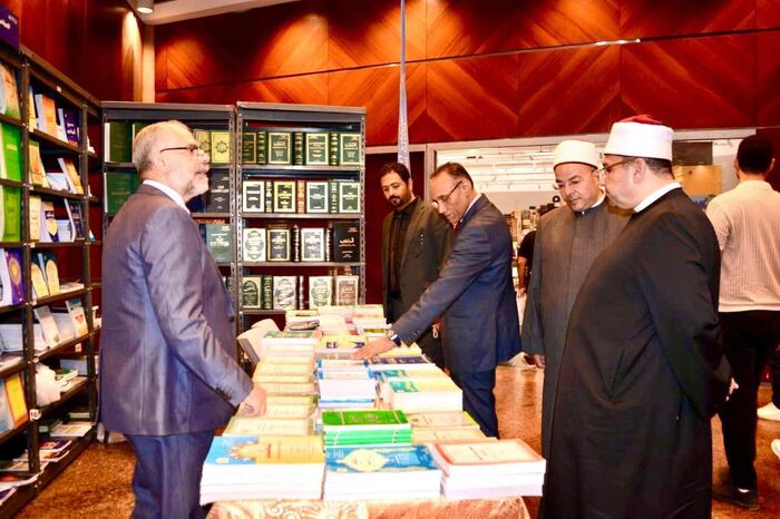 الأمين العام للشئون الإسلامية يتفقد جناح المجلس الأعلى بمعرض الإسكندرية ويشيد بالتنظيم