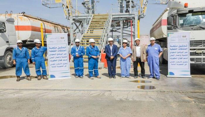 بدء إيصال المشتقات النفطية لكافة المحطات في اليمن.. وزارة الكهرباء والطاقة تثمن الدعم السعودي السخي لقطاع الكهرباء