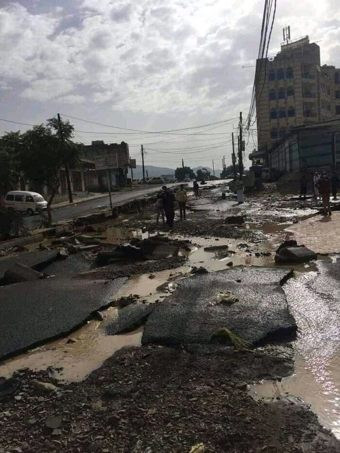 صنعاء: وفاة 3 أطفال وإلحاق أضرار كبيرة بالممتلكات العامة والخاصة جراء السيول "صور"