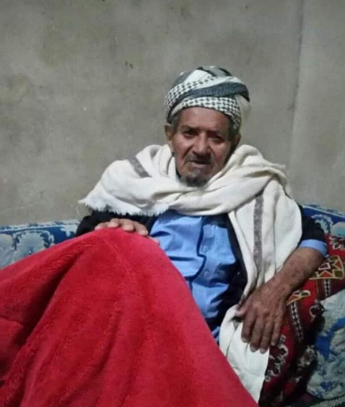 المحويت.. عنصر حوثي يقتحم مسجد ويعتدي على إمامه التسعيني والتسبب بوفاته