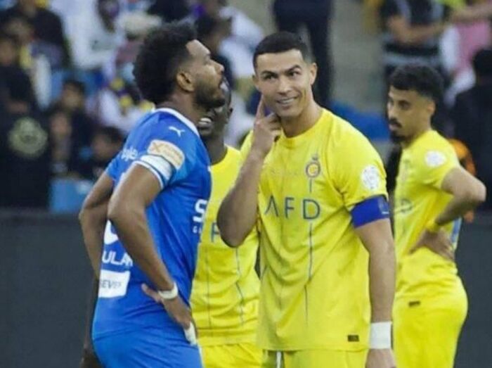 البليهي يستدرج رونالدو إلى المصيدة
