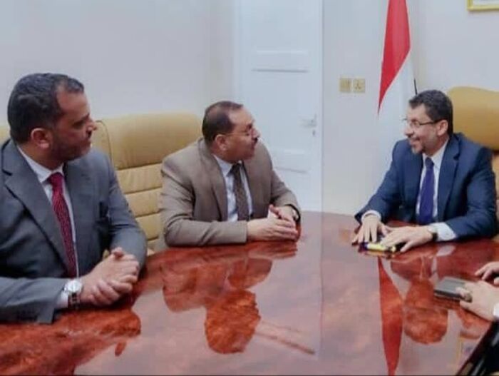رئيس الوزراء يستقبل الأمين العام المساعد لسياسي المقاومة الوطنية ورئيس الدائرة التنظيمية