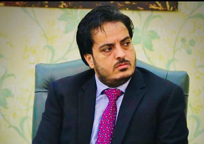 وزير الكهرباء والطاقة يعزي محافظ حضرموت بوفاة زوجته