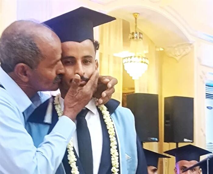 فرحة الآباء لا تشبهها سوى دموعهم