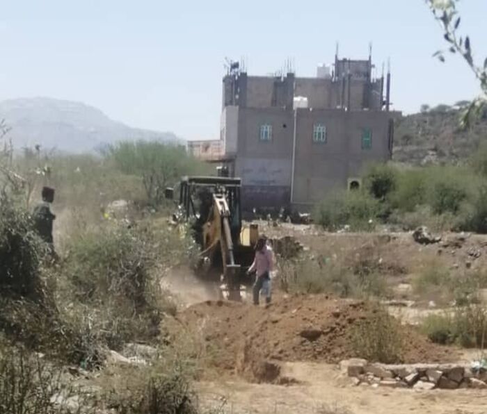 مؤسسة المياه بالضالع تكتشف موقع جديد لسرقة المياه خلال أعمال البحث والتحري عن التوصيلات العشوائية التي تقوم بها