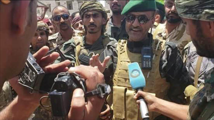 صورة - #الضالع | شخصية عسكرية كبيرة تزور الخطوط الأمامية بجبهات #قعطبة