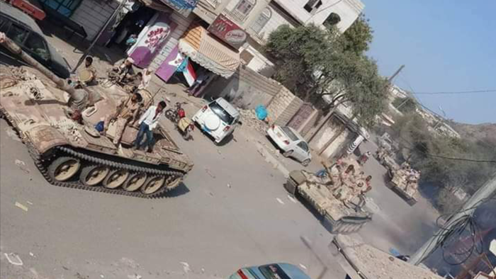 صور - #عاجل | الدفع بقوة عسكرية نحو #قعطبة تتقدمها دبابات