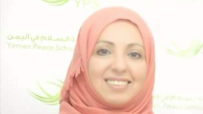 الروائية #لمياء_الإرياني تنشر صورة وتفاصيل لـ" حبها"