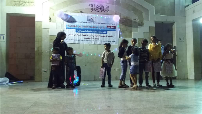 عدن | منظمة تجديد للتنمية والديمقراطية تختتم مخيمها الثقافي والترفيهي الأول للأطفال النازحين
