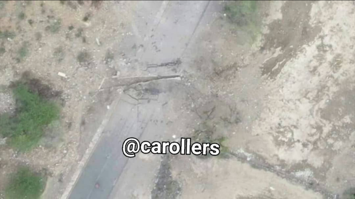 شاهد بالصورة | #الحوثي يفجّر جسرا يربط بين قعطبة و #مريس شمالي #الضالع