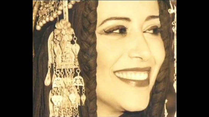 الفنانة اليهودية عومرة | أمها شوشانة فنانة تقليدية في الاعراس