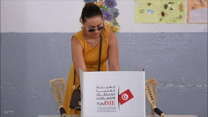 بين الحجاب والوشم.. #تونس تنتخب رئيسا جديدا