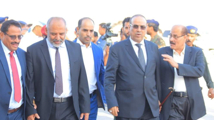 شاهد بالصورة وصول احمد الميسري و صالح الجبواني إلى مطار سيئون