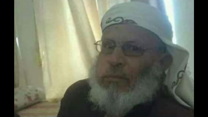 الاسم والصورة .. مليشيا الحوثي تختطف سبعيني من داخل مسجد بـ"العود"