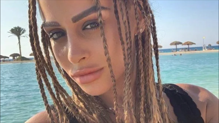 بسبب أنباء طلاقهما.. هبة العوضي زوجة أحمد المحمدي تظهر بإطلالات غريبة