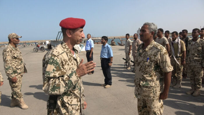 رئيس عمليات المقاومة الوطنية يدشن زيارات ميدانية لمعايدة الأبطال في جبهات الساحل الغربي