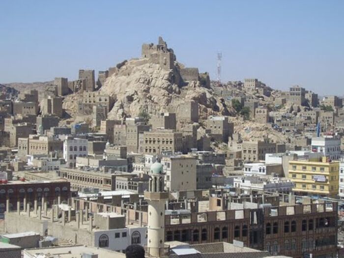 فرار قيادات مليشيا الحوثي مع عائلاتهم من مدينة البيضاء