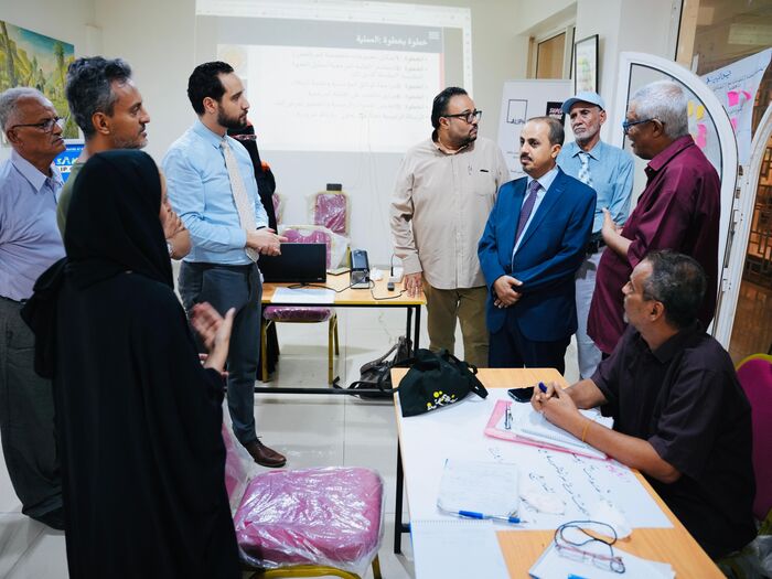 خلال زيارته معهد جميل غانم.. الإرياني: الفنون حصن في مواجهة الفكر الحوثي المتطرف