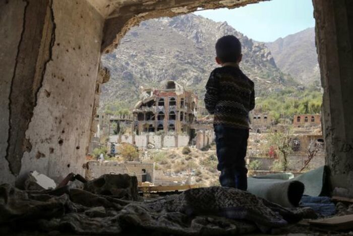 #تعز : الحوثيون يقصفون مدرسة بالصلو واستشهاد طفل وإصابة طالبة
