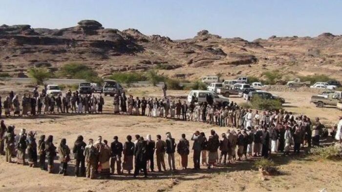 مستجدات #حجور | تعزيزات قبلية بالمئات ومصرع القيادي "القعود".. ومحافظ حجة يؤكد: وصلت التعزيزات العسكرية