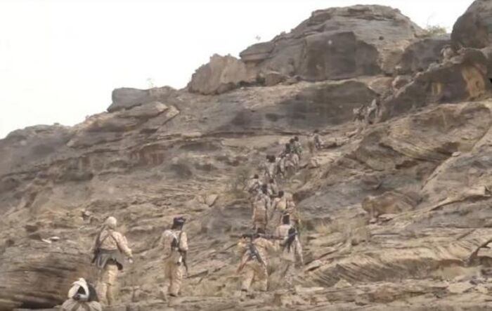 #البيضاء | المقاومة تهاجم مواقع الحوثيين في الصومعة وتحرق عتاد عسكري